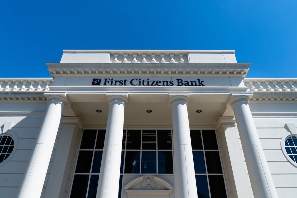 Una fachada de First Citizens Bank en Georgia, EE.UU., el 23 de marzo de 2023. Foto: Elijah Nouvelage/Bloomberg Una fachada de First Citizens Bank en Georgia, EE.UU., el 23 de marzo de 2023. Foto: Elijah Nouvelage/Bloomberg