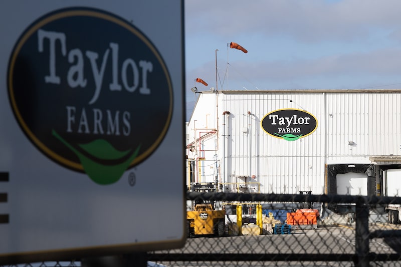 La empresa, con sede en Salinas, California, comunicó el domingo que emitió una retirada voluntaria de productos con chiles jalapeños relacionados con una retirada anterior llevada a cabo por Coast Citrus Distributors. La empresa, con sede en Salinas, California, comunicó el domingo que emitió una retirada voluntaria de productos con chiles jalapeños relacionados con una retirada anterior llevada a cabo por Coast Citrus Distributors.