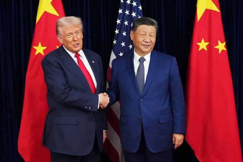 Donald Trump y Xi Jinping antes de una reunión bilateral en Corea del Sur el 30 de octubre. Fotógrafo: Andrew Harnik/Getty Images. Donald Trump y Xi Jinping antes de una reunión bilateral en Corea del Sur el 30 de octubre. Fotógrafo: Andrew Harnik/Getty Images.