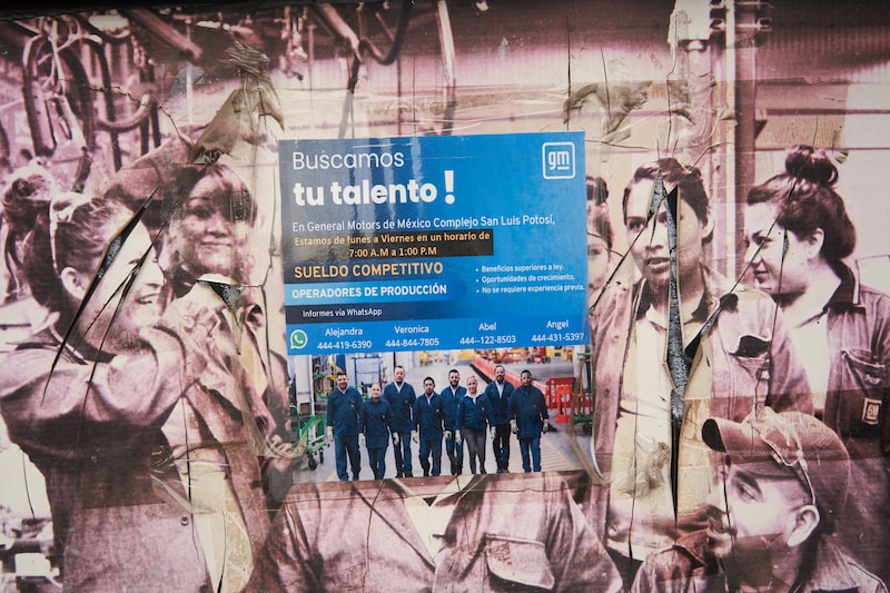 A poster outside the General Motors Co. (GM) recruitment center in San Luis Potosi, Mexico, on Wednesday, June 25, 2025. Workers in General Motors Co.'s plant in San Luis Potosi in central Mexico will vote this week on joining a new union that is free of government and management influence, as independent unions in Mexicos auto industry gain traction. Photographer: Mauricio Palos/Bloomberg A poster outside the General Motors Co. (GM) recruitment center in San Luis Potosi, Mexico, on Wednesday, June 25, 2025. Workers in General Motors Co.'s plant in San Luis Potosi in central Mexico will vote this week on joining a new union that is free of government and management influence, as independent unions in Mexicos auto industry gain traction. Photographer: Mauricio Palos/Bloomberg