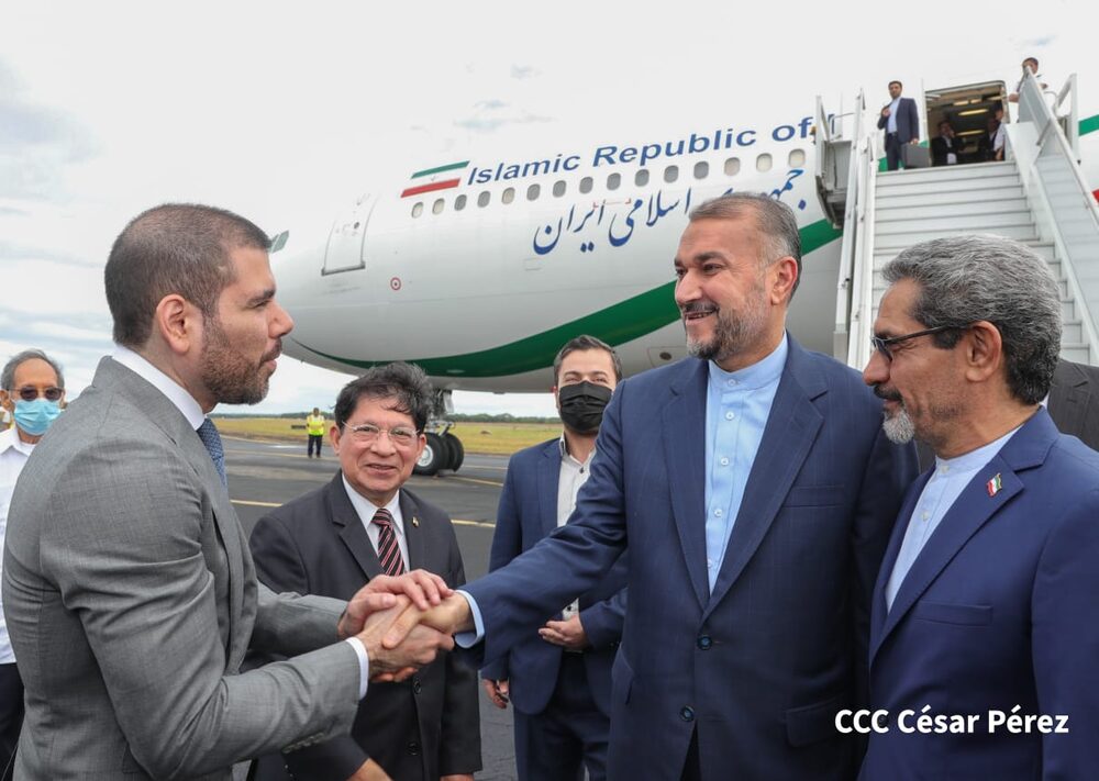 El hijo de Daniel Ortega y Rosario Murillo, Laureano Ortega, recibió a Hossein Amir-Abdollahian, canciller de Irán el primero de febrero de 2023. El hijo de Daniel Ortega y Rosario Murillo, Laureano Ortega, recibió a Hossein Amir-Abdollahian, canciller de Irán el primero de febrero de 2023.