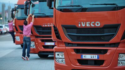 Iveco diz que negocia a venda das divisões de veículos comerciais e de defesa Iveco diz que negocia a venda das divisões de veículos comerciais e de defesa