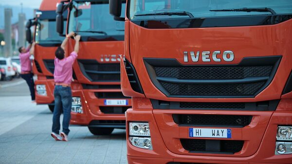 Iveco diz que negocia a venda das divisões de veículos comerciais e de defesa Iveco diz que negocia a venda das divisões de veículos comerciais e de defesa