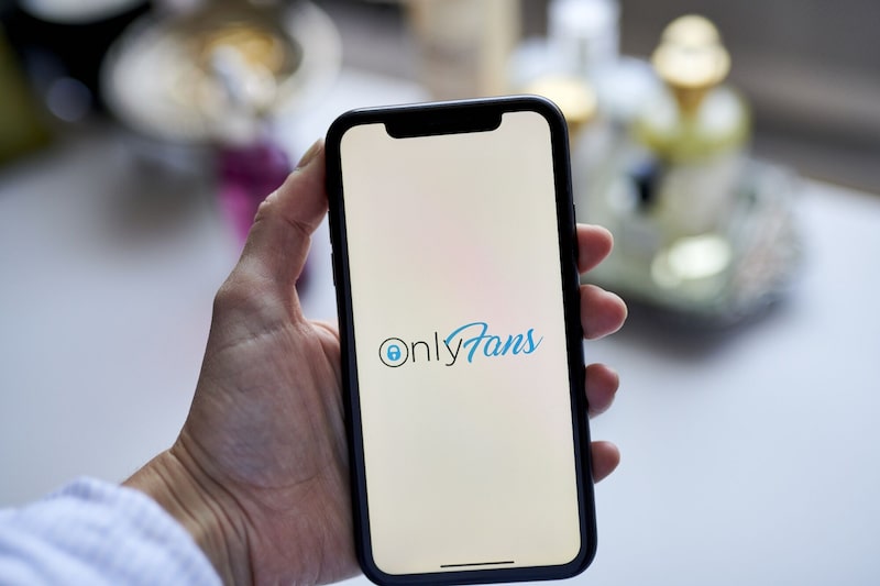 El logotipo de OnlyFans en un smartphone. El logotipo de OnlyFans en un smartphone.