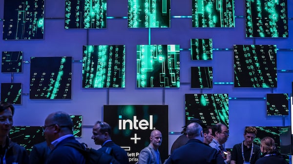 Trump anuncia acuerdo entre Intel y Apple para producir semiconductores en EE.UU. Trump anuncia acuerdo entre Intel y Apple para producir semiconductores en EE.UU.