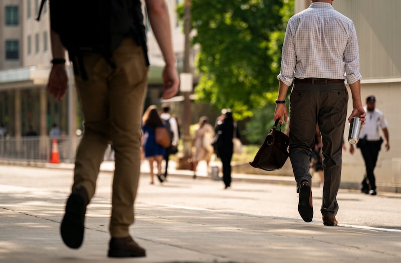 Trabajadores llegan al Departamento de Estado de EE. UU. en Washington, D.C., EE. UU., el viernes 11 de julio de 2025. Trabajadores llegan al Departamento de Estado de EE. UU. en Washington, D.C., EE. UU., el viernes 11 de julio de 2025.
