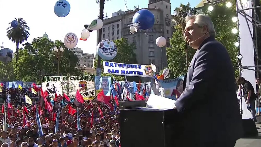 En un mensaje a la militancia, el Presidente pidió al Frente de Todos discutir las diferencias con respeto En un mensaje a la militancia, el Presidente pidió al Frente de Todos discutir las diferencias con respeto
