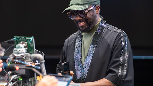 will.i.am, do Black Eyed Peas, ensina IA a jovens em seu escritório: ‘abracem a tecnologia’ will.i.am, do Black Eyed Peas, ensina IA a jovens em seu escritório: ‘abracem a tecnologia’