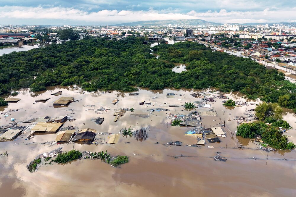 Vista aérea do bairro de Sarandi, em Porto Alegre, coberto pelas águas depois das chuvas da última semana no estado do Rio Grande do Sul (Foto: Carlos Fabal/AFP via Getty Images) Vista aérea do bairro de Sarandi, em Porto Alegre, coberto pelas águas depois das chuvas da última semana no estado do Rio Grande do Sul (Foto: Carlos Fabal/AFP via Getty Images)