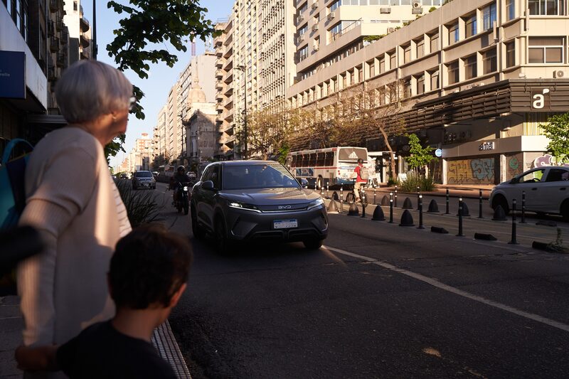 Gasolina a US$ 7 na região acelerou busca por elétricos Gasolina a US$ 7 na região acelerou busca por elétricos