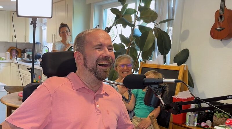 Para aquellos como Harrell con enfermedades degenerativas que les roban facultades no así su cerebro, este dispositivo es lo suficientemente bueno para mejorar su vida en la actualidad Para aquellos como Harrell con enfermedades degenerativas que les roban facultades no así su cerebro, este dispositivo es lo suficientemente bueno para mejorar su vida en la actualidad