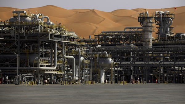 Tres personas mueren en ataques contra un yacimiento de Aramco y un aeropuerto de Arabia Saudita Tres personas mueren en ataques contra un yacimiento de Aramco y un aeropuerto de Arabia Saudita