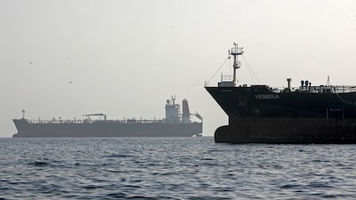 Buques petroleros evitan el mar Rojo tras amenaza hutí y crece el riesgo para el suministro de crudo Buques petroleros evitan el mar Rojo tras amenaza hutí y crece el riesgo para el suministro de crudo