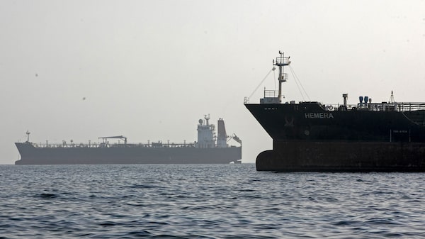 Buques petroleros evitan el mar Rojo tras amenaza hutí y crece el riesgo para el suministro de crudo Buques petroleros evitan el mar Rojo tras amenaza hutí y crece el riesgo para el suministro de crudo