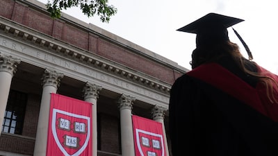 EE.UU. investiga a titulares de visas de intercambio en nueve universidades, incluidas Harvard y Stanford EE.UU. investiga a titulares de visas de intercambio en nueve universidades, incluidas Harvard y Stanford