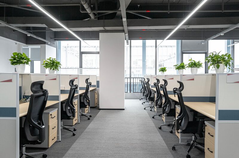 Una oficina vacía en medio de recortes laborales impulsados por el avance de la inteligencia artificial. Una oficina vacía en medio de recortes laborales impulsados por el avance de la inteligencia artificial.