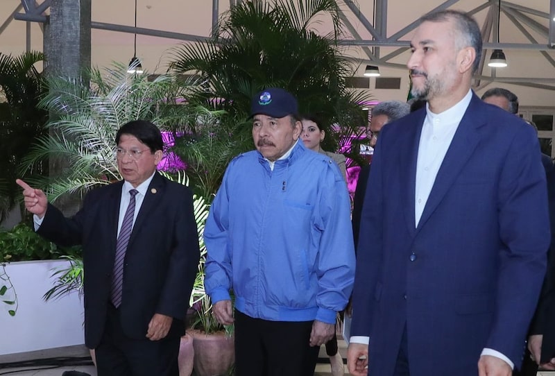 Daniel Ortega junto con su canciller Denis Moncada y Hossein Amir-Abdollahian, canciller de Irán. Daniel Ortega junto con su canciller Denis Moncada y Hossein Amir-Abdollahian, canciller de Irán.