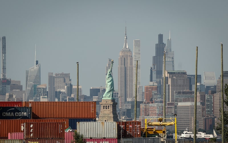 Déficit comercial de EE.UU. se reduce a US$73.300 millones tras una caída en las importaciones Déficit comercial de EE.UU. se reduce a US$73.300 millones tras una caída en las importaciones
