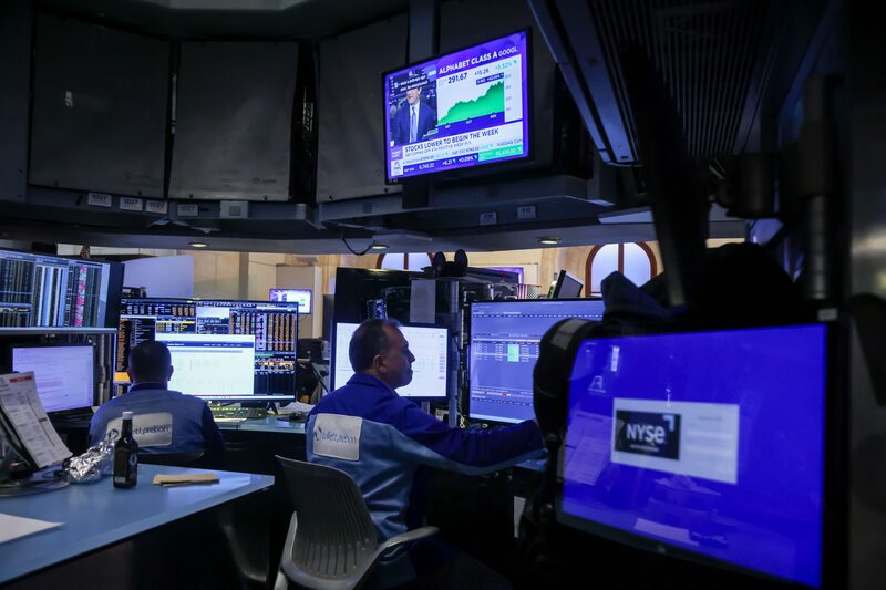 US Stocks Slide As Government Reopens With Data Still Delayed US Stocks Slide As Government Reopens With Data Still Delayed