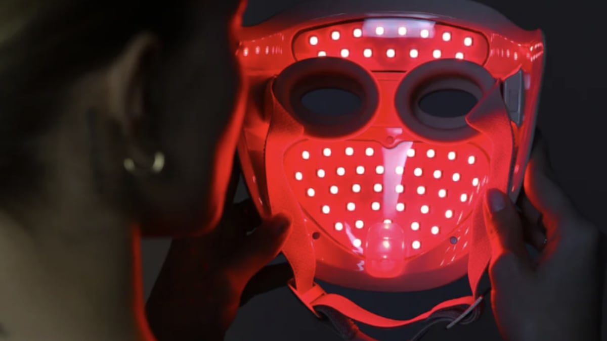 LED Beauty Mask, da Lalume Beauty, tem 220 lâmpadas e quatro comprimentos de onda para acne, uniformização e colágeno. O produto é um dos destaques da nova farmácia Discover no Itaim