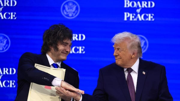 Compradores de bonos recorren Latinoamérica para apostar por los países cercanos a Trump Compradores de bonos recorren Latinoamérica para apostar por los países cercanos a Trump