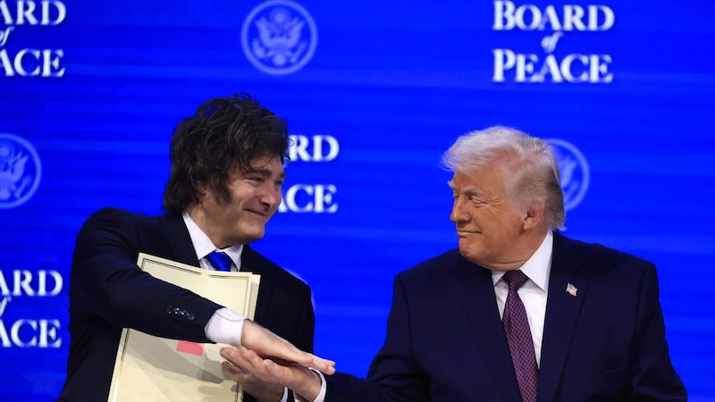 Compradores de bonos recorren Latinoamérica para apostar por los países cercanos a Trump Compradores de bonos recorren Latinoamérica para apostar por los países cercanos a Trump