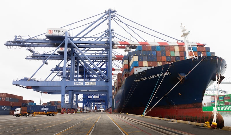 Un buque portacontenedores en el puerto de Los Ángeles. Fotógrafo: Tim Rue/Bloomberg Un buque portacontenedores en el puerto de Los Ángeles. Fotógrafo: Tim Rue/Bloomberg