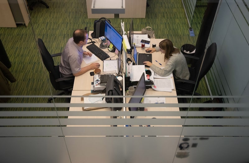 Mais de 40% dos CEOs planejam cortar cargos juniores nos próximos um a dois anos. (Foto: Andrey Rudakov/Bloomberg) Mais de 40% dos CEOs planejam cortar cargos juniores nos próximos um a dois anos. (Foto: Andrey Rudakov/Bloomberg)