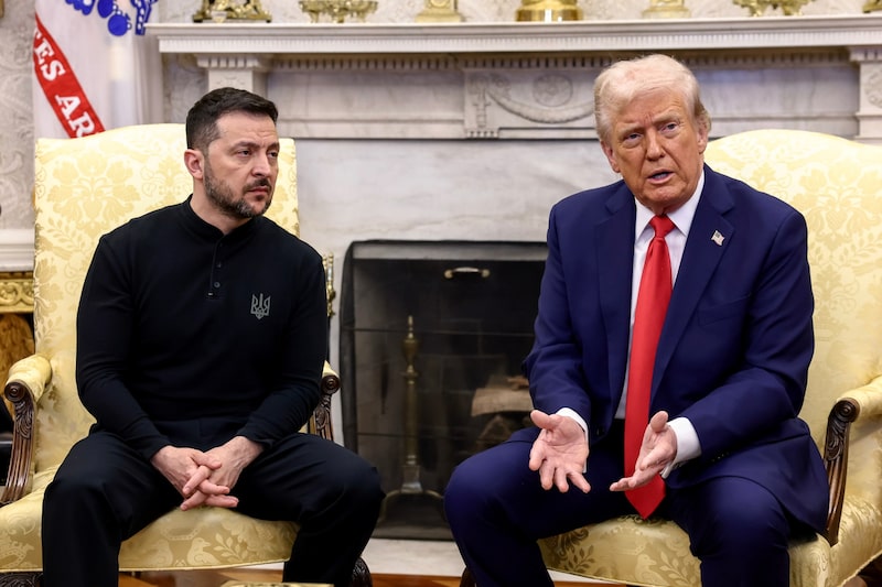 Volodymyr Zelenskiy, presidente de Ucrania (izquierda), y el presidente estadounidense Donald Trump durante una reunión en la Oficina Oval de la Casa Blanca en Washington, D.C., EE.UU., el viernes 28 de febrero de 2025. Fotógrafo: Jim Lo Scalzo/EPA/Bloomberg Volodymyr Zelenskiy, presidente de Ucrania (izquierda), y el presidente estadounidense Donald Trump durante una reunión en la Oficina Oval de la Casa Blanca en Washington, D.C., EE.UU., el viernes 28 de febrero de 2025. Fotógrafo: Jim Lo Scalzo/EPA/Bloomberg