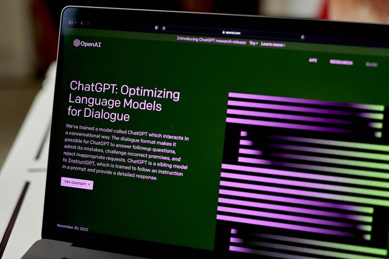 La página sobre el sitio web de OpenAI ChatGPT en un ordenador portátil arreglado en el barrio de Brooklyn de Nueva York, EE.UU., el jueves 12 de enero de 2023. La página sobre el sitio web de OpenAI ChatGPT en un ordenador portátil arreglado en el barrio de Brooklyn de Nueva York, EE.UU., el jueves 12 de enero de 2023.