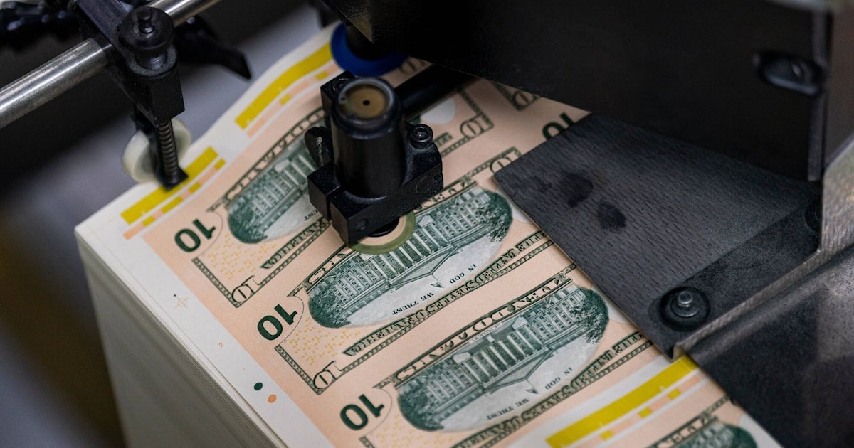 Dólar avanza y presiona monedas latinoamericanas