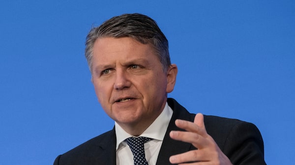 Hugo Boss muda presidente do conselho em meio a avanço de maior acionista sobre a grife Hugo Boss muda presidente do conselho em meio a avanço de maior acionista sobre a grife