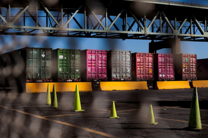 El presidente electo Donald Trump prometió aranceles adicionales a México, Canadá y China, agitando los mercados con sus primeras amenazas específicas a los principales socios comerciales de EE.UU. El presidente electo Donald Trump prometió aranceles adicionales a México, Canadá y China, agitando los mercados con sus primeras amenazas específicas a los principales socios comerciales de EE.UU.