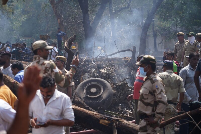 Destroços do Boeing 787 Dreamliner na cidade de Ahmedabad, no oeste da Índia: 242 pessoas a bordo e um sobrevivente até aqui Destroços do Boeing 787 Dreamliner na cidade de Ahmedabad, no oeste da Índia: 242 pessoas a bordo e um sobrevivente até aqui