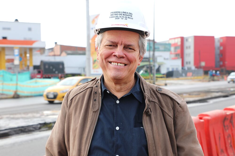 Gerente general de la Empresa Metro, Leonidas Narváez. Gerente general de la Empresa Metro, Leonidas Narváez.