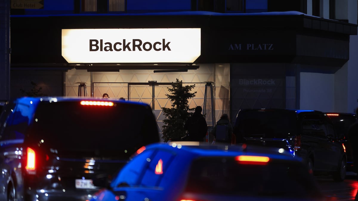 BlackRock cambia una estrategia de inversión de casi seis años y ahora favorece a los bonos