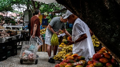 IPCA sobe 0,88% em março e supera estimativas, puxado por alimentos e transportes IPCA sobe 0,88% em março e supera estimativas, puxado por alimentos e transportes