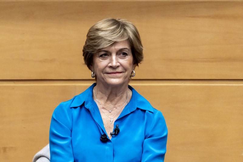 La candidata de centroderecha Evelyn Matthei obtuvo el 20% de los apoyos, frente al 18% de la semana anterior. La candidata de centroderecha Evelyn Matthei obtuvo el 20% de los apoyos, frente al 18% de la semana anterior.