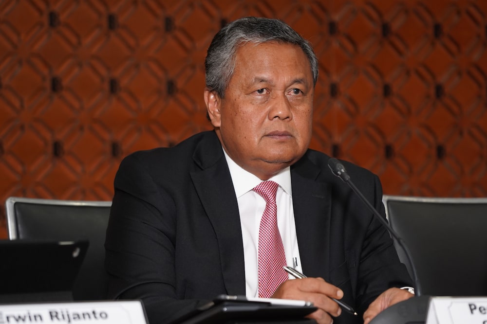 Perry Warjiyo, Bank Indonesia governor, gesture during a news conference following the central bank's rate decision meeting in Jakarta, Indonesia, on Thursday, April 25, 2019. Photographer: Dimas Ardian/Bloomberg Perry Warjiyo, Bank Indonesia governor, gesture during a news conference following the central bank's rate decision meeting in Jakarta, Indonesia, on Thursday, April 25, 2019. Photographer: Dimas Ardian/Bloomberg