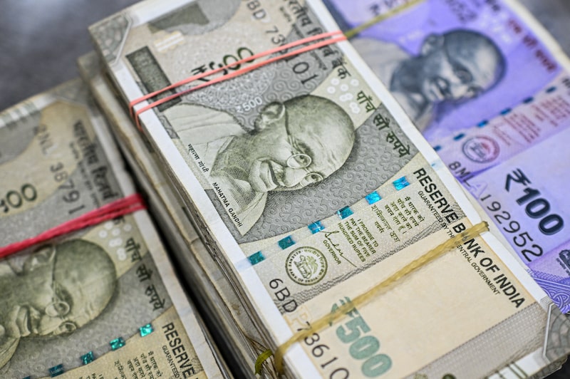 Currency Exchanges in New Delhi as Indian Rupee Falls to Record on Worries About US Tariff Impact Currency Exchanges in New Delhi as Indian Rupee Falls to Record on Worries About US Tariff Impact