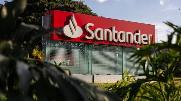 Ibovespa cai após balanço do Santander Brasil frustrar expectativas e com foco no Fed Ibovespa cai após balanço do Santander Brasil frustrar expectativas e com foco no Fed