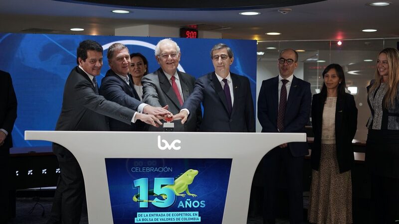 Toque de campana conmemorando los 15 años de Ecopetrol en la BVC Toque de campana conmemorando los 15 años de Ecopetrol en la BVC