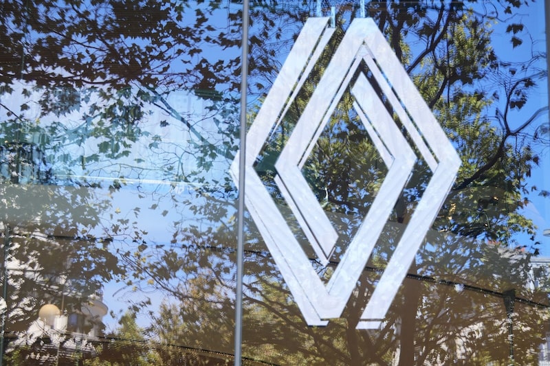 Renault y Thales se alían para fabricar vehículos militarizados ante impulso al sector defensa. Renault y Thales se alían para fabricar vehículos militarizados ante impulso al sector defensa.