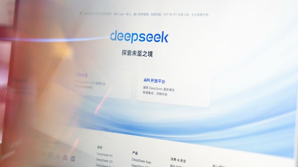 DeepSeek presenta DSec: el nuevo método para entrenar agentes de IA con menos recursos y mayor control DeepSeek presenta DSec: el nuevo método para entrenar agentes de IA con menos recursos y mayor control