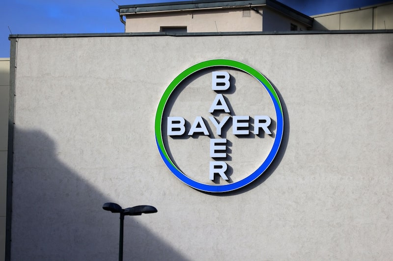 El logotipo de Bayer AG en el campus farmacéutico de la empresa en Berlín, Alemania, el lunes 27 de febrero de 2023. El logotipo de Bayer AG en el campus farmacéutico de la empresa en Berlín, Alemania, el lunes 27 de febrero de 2023.