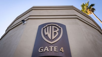 Trump dice que se mantendrá al margen de la disputa por Warner Bros. Trump dice que se mantendrá al margen de la disputa por Warner Bros.