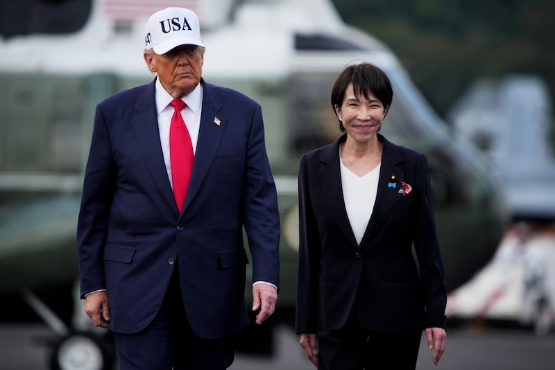 El presidente de Estados Unidos, Donald Trump, y la primera ministra japonesa, Sanae Takaichi, en Yokosuka (Japón), el 28 de octubre de 2025.
Fotógrafo: Andrew Harnik/Getty Images El presidente de Estados Unidos, Donald Trump, y la primera ministra japonesa, Sanae Takaichi, en Yokosuka (Japón), el 28 de octubre de 2025.
Fotógrafo: Andrew Harnik/Getty Images