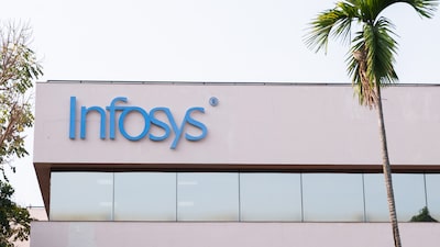 Tata e Infosys, las más afectadas por tasa que Trump aplicará a trabajadores con visado H-1B Tata e Infosys, las más afectadas por tasa que Trump aplicará a trabajadores con visado H-1B