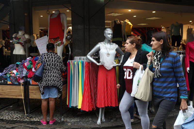 Analistas en Brasil elevan previsiones de tasas de interés por crecimiento económico Analistas en Brasil elevan previsiones de tasas de interés por crecimiento económico