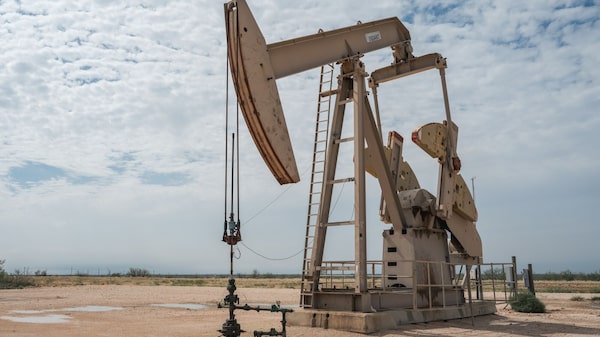 El petróleo cae ante nuevos contactos entre EE.UU. e Irán que reducen temores a interrupciones del suministro El petróleo cae ante nuevos contactos entre EE.UU. e Irán que reducen temores a interrupciones del suministro